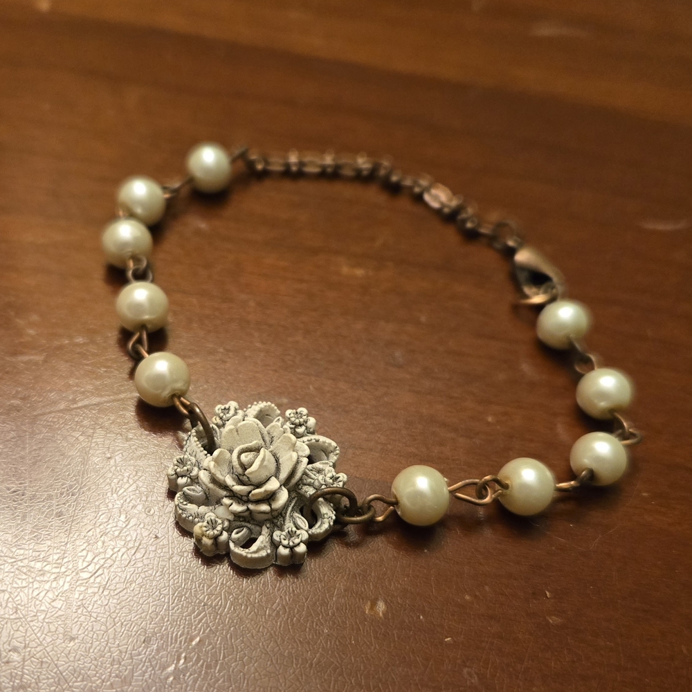 Floral Pearl Link Bracelet - Ivory Pearls with Flower Accent